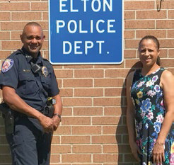 Elton native visits town hall