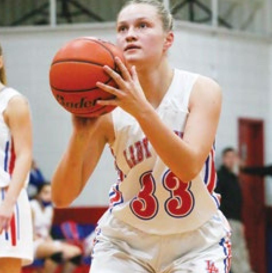 Lady Tigers dominate East Beau, 70-33