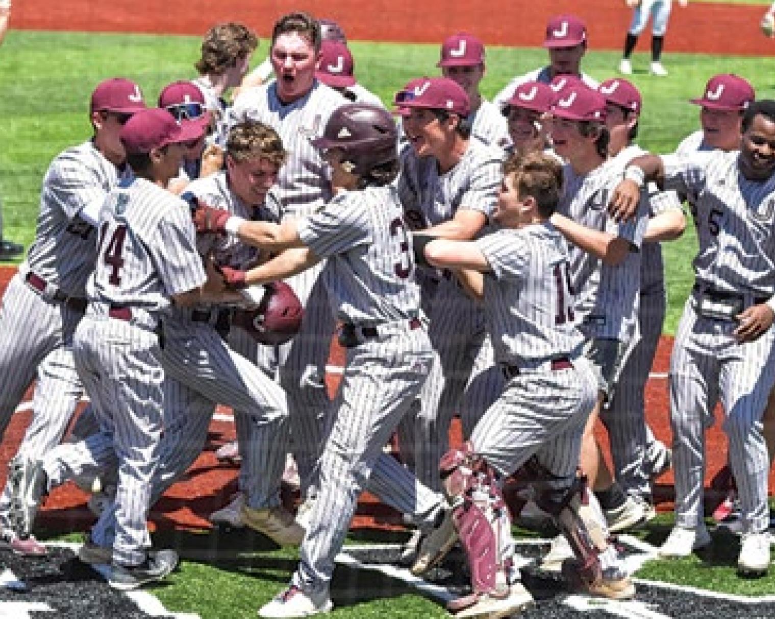 Bulldogs bury Westlake, 17-3