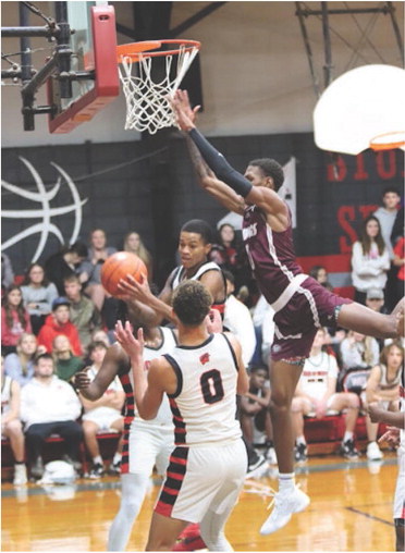 Strong fourth frame leads Hounds over Jennings, 67-58