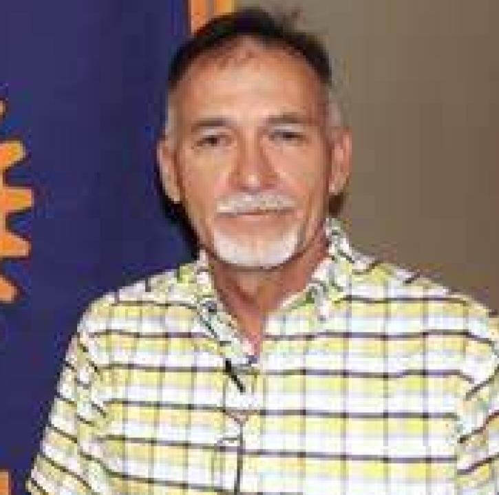 Arceneaux speaks to Welsh Rotary Club