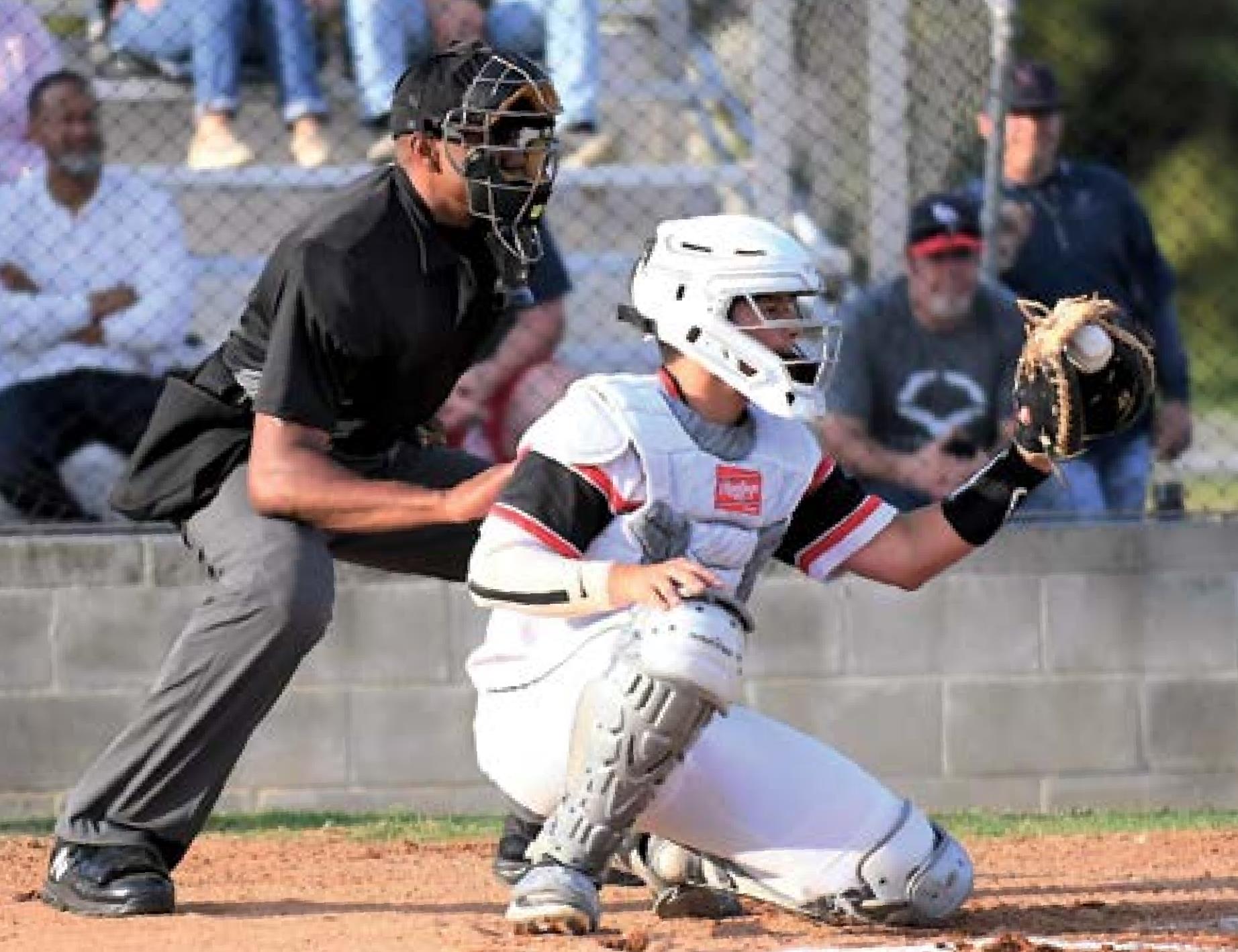 Big fourth inning helps guide Hounds to 7-2 win over Eunice