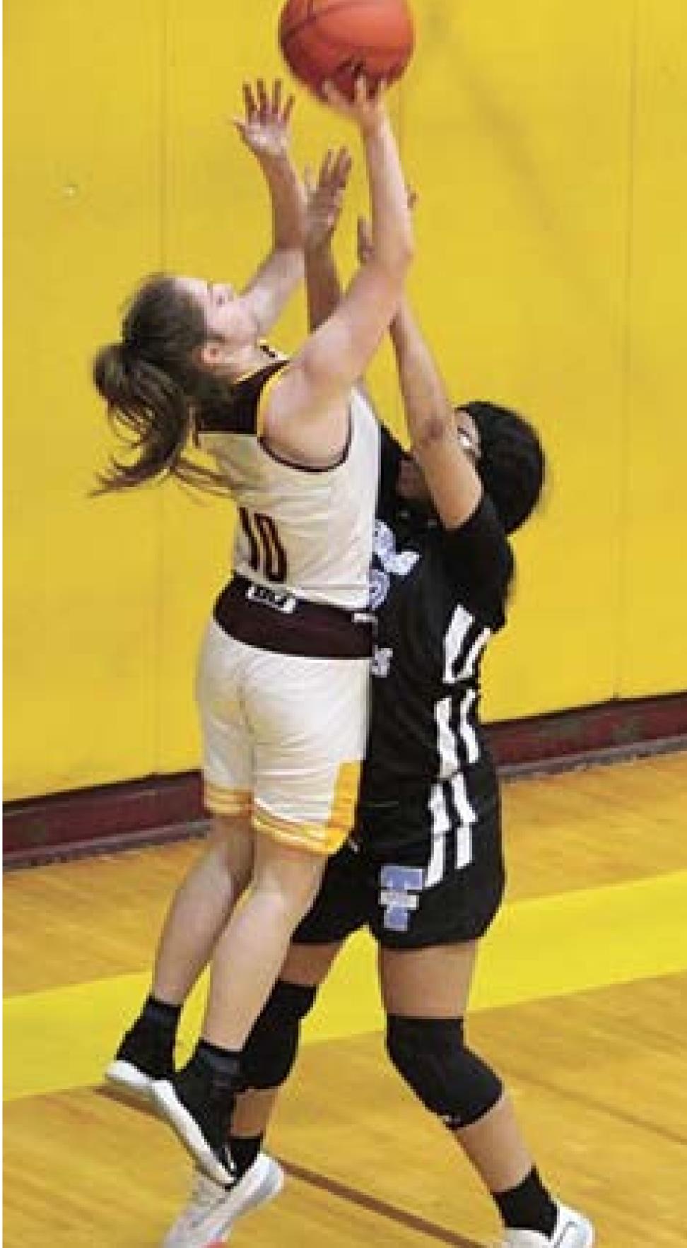 No. 3 Elton falls just short