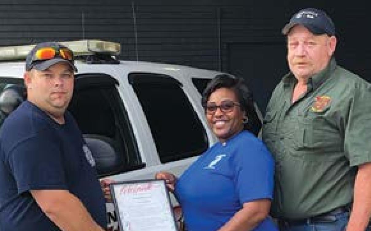 OPTIMIST CLUB OF JENNINGS HONORS ESSENTIAL WORKERS