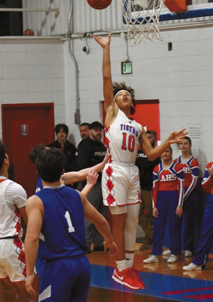 BASKETBALL SCORE ROUNDUP