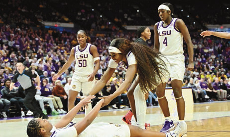 Undefeated LSU battles to win against Vanderbilt