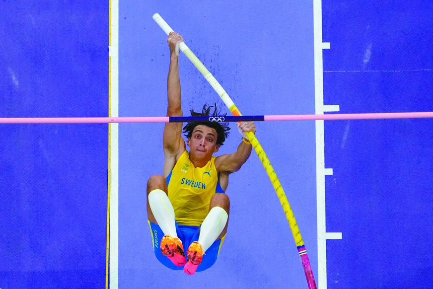 Armand “Mondo” Duplantis breaks pole vault world record in gold-medal performance at Olympics