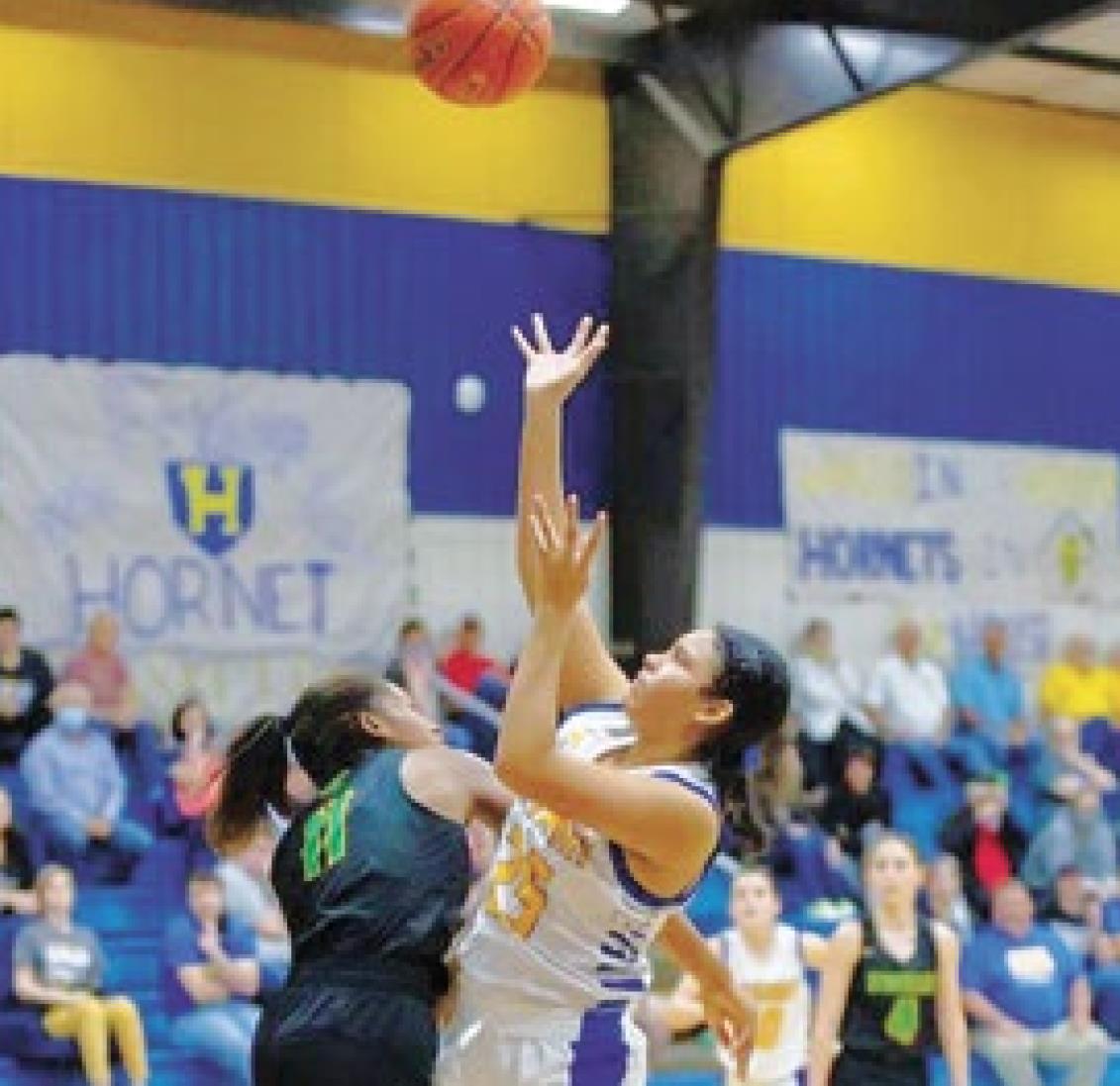 No. 1 Lady Hornets cruise