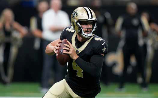 Derek Carr throws a TD pass in his Saints debut