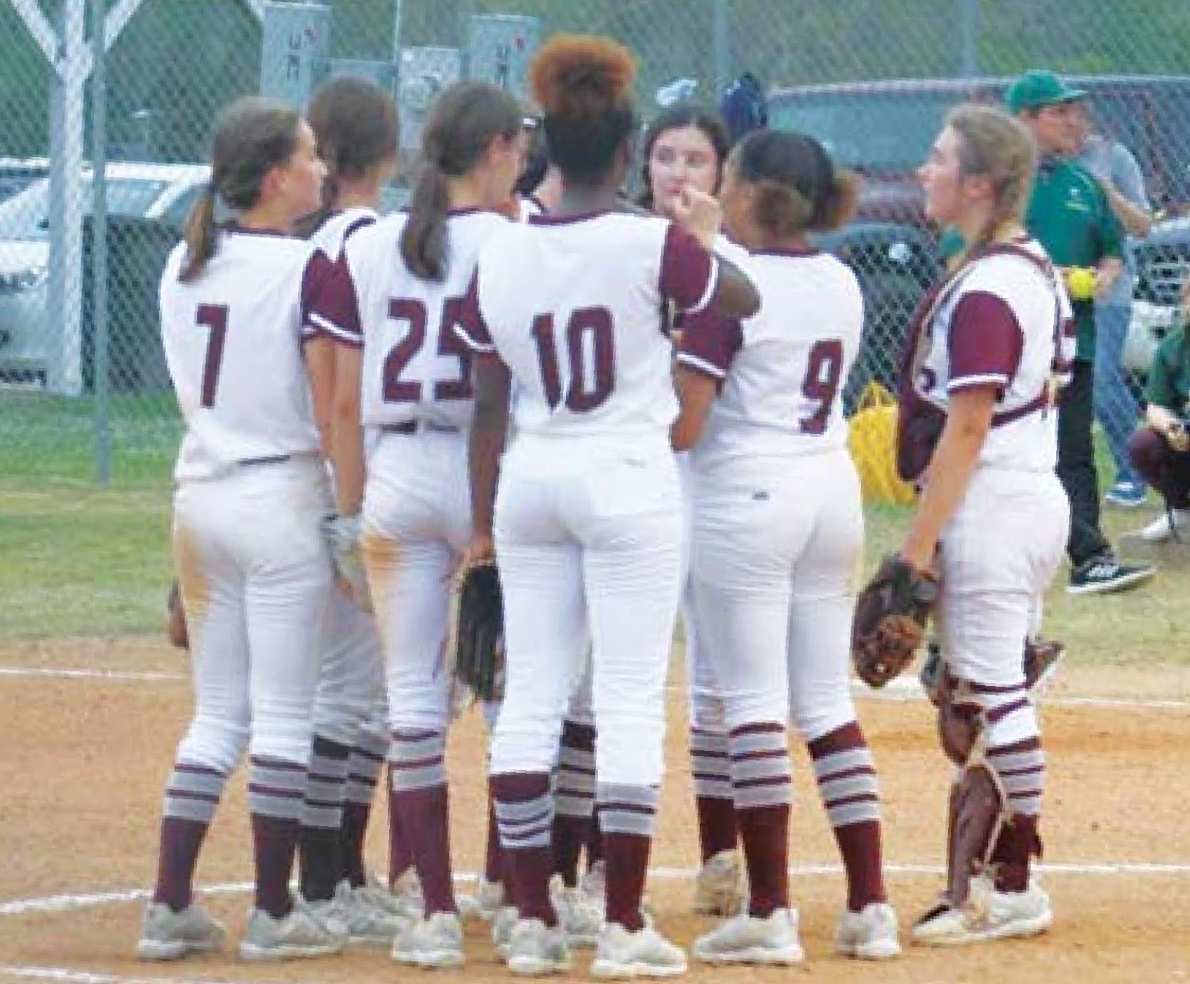 Lady Dogs blister Gueydan 17-7 in non-district clash