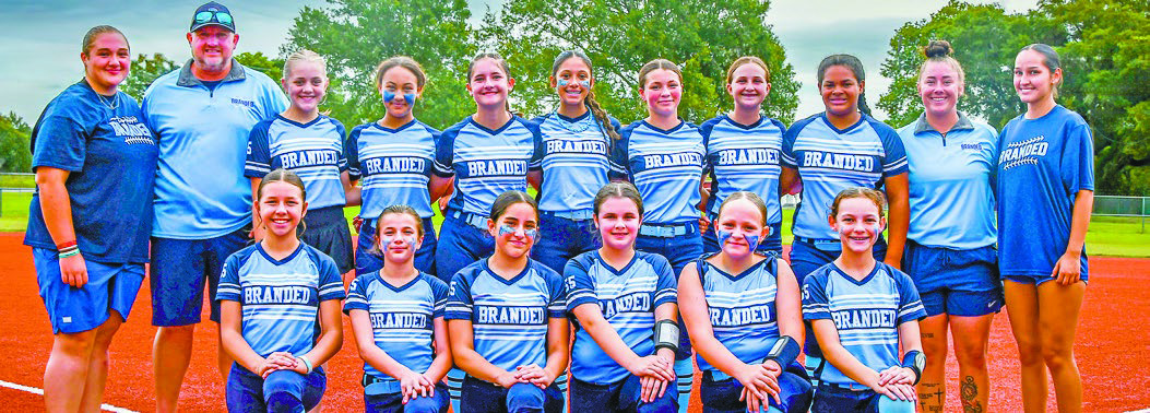 Branded team includes Emma “Shug”Venable (back, from left), Coach Aaron Touchstone, Harper Daigle (6), Lainey Belton (21), Emmee Thibodeaux (44), Bella Byrd (4), Bailey Guidry (27), Haley Touchstone (10), Calleigh Keys (8), Head Coach Kass Comeaux, Pearl Whitman and Mia Perrin (25). Front, from left are Alisse Carlson (15), Kaina Bertrand (12), Eva Kate LaBouve (33), Isabel Ramagos (1) and Ellie Reed (00). Photo provided by Celeste Michelli, Media by Michelli