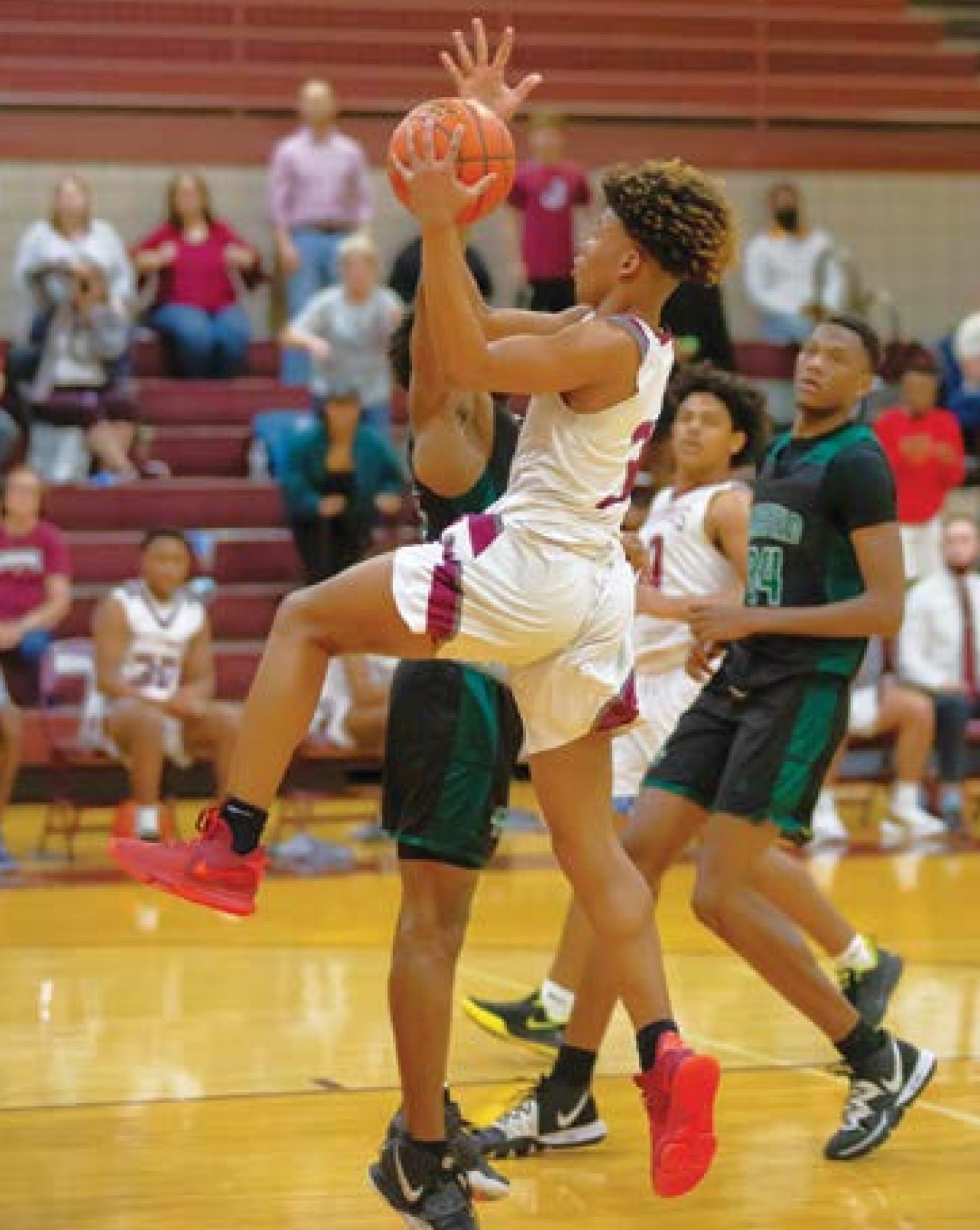 No.16 Jennings rallies for 57-52 win over Mansfield