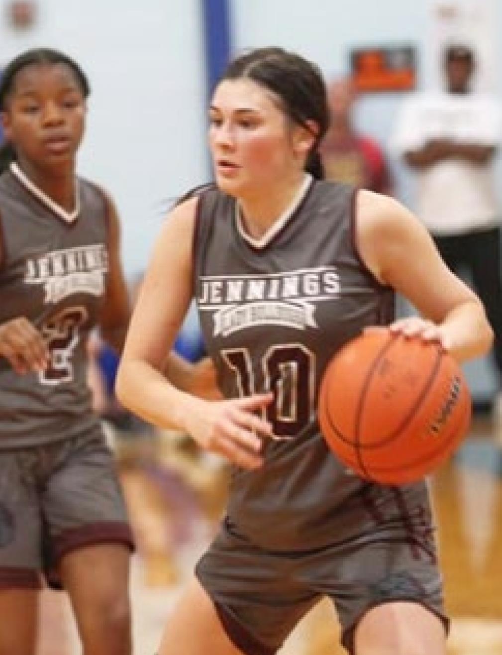 Lady Dogs rally over LA, 48-35
