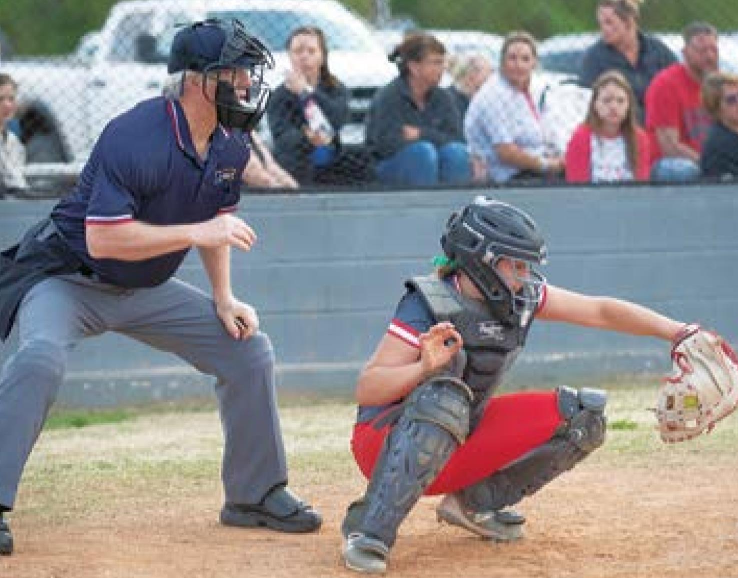 Lady Hounds pick up two wins in tournament