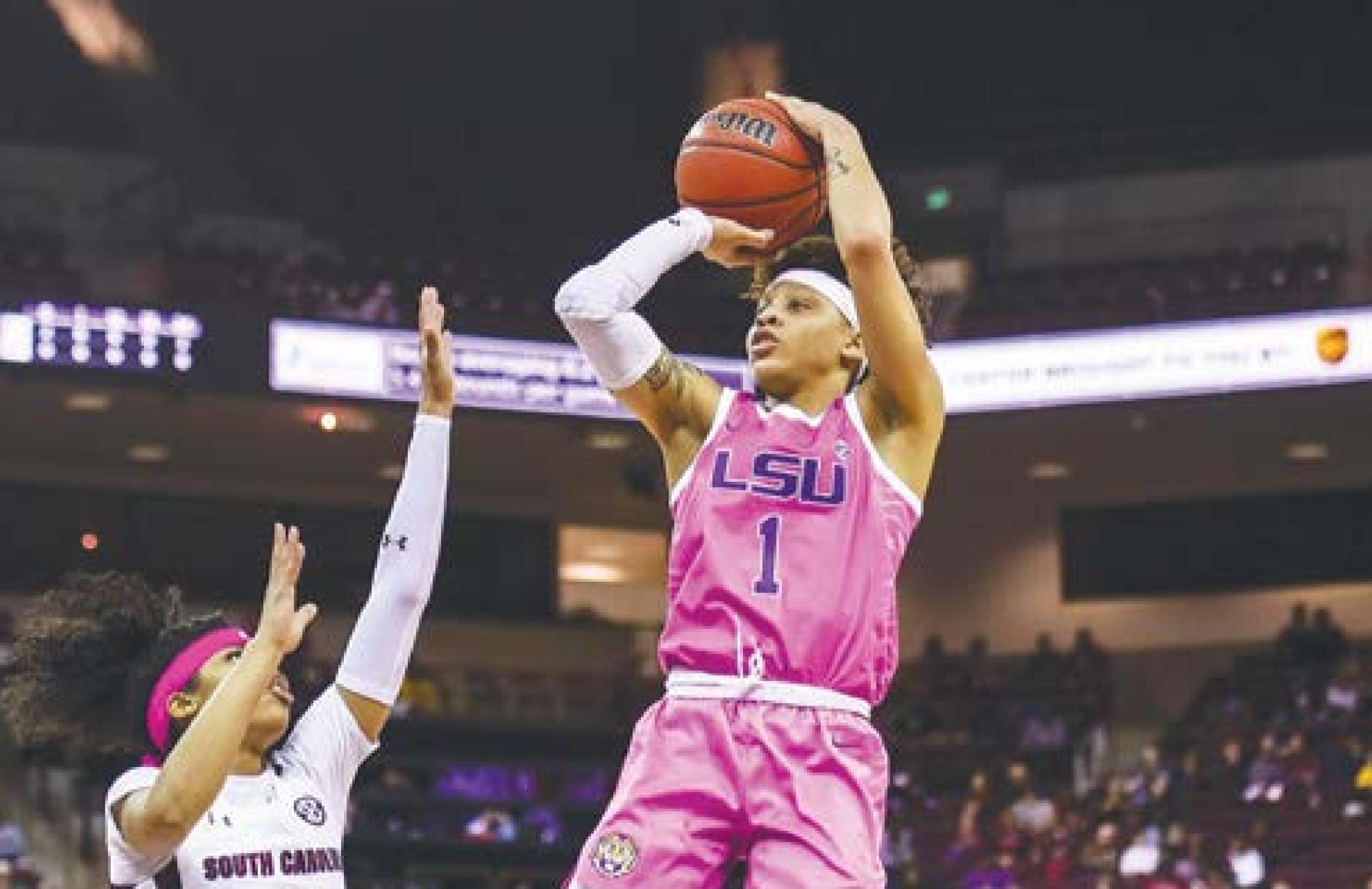 No. 1 S.C. gets 19 from Henderson, beats LSU 66-59