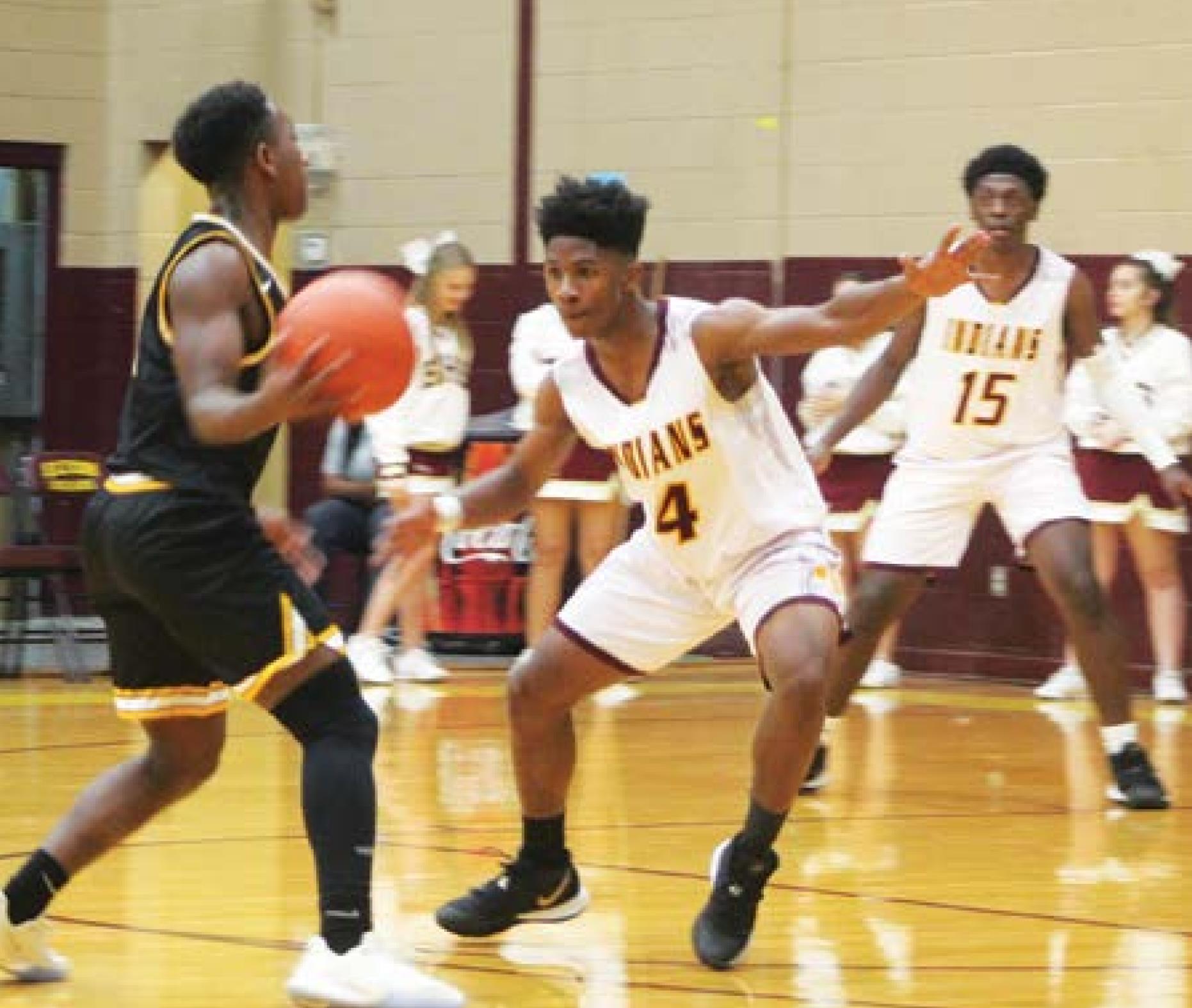 No. 13 Elton claims opening round over Gueydan