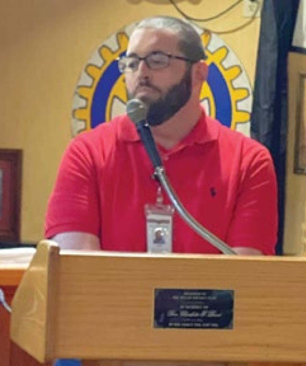 Arceneaux speaks to Welsh Rotary Club