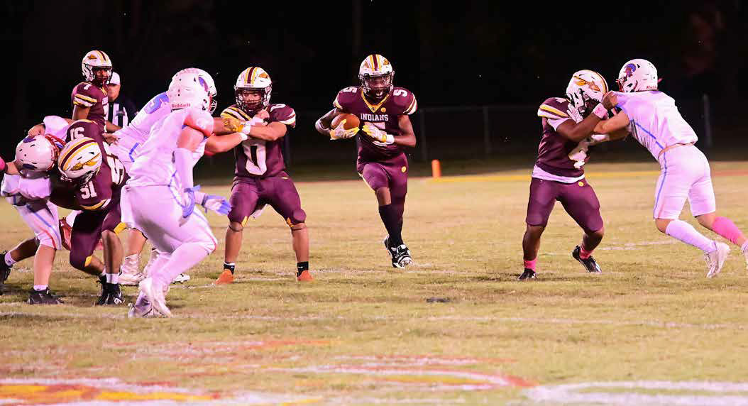 Elton blisters Trojans 30-14 for fifth win of season