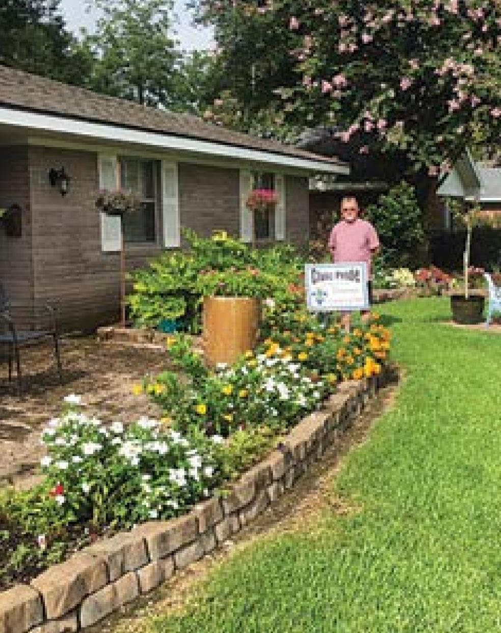 Club Recognizes Local Gardens of the Month for July