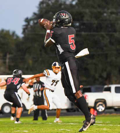 Hounds claim thrilling win over No. 10 Loreauville