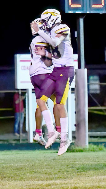 Elton rallies for 22-20 win in season finale