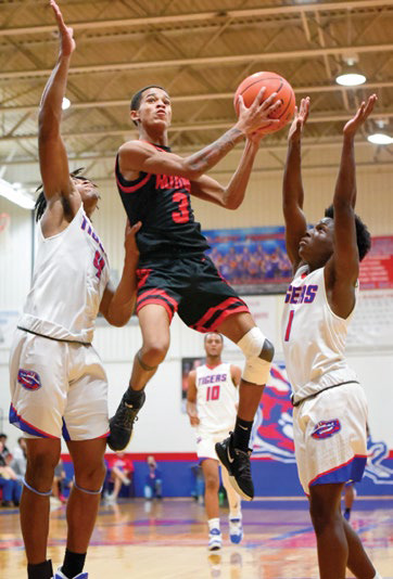 Hounds rally past Vinton, 63-59