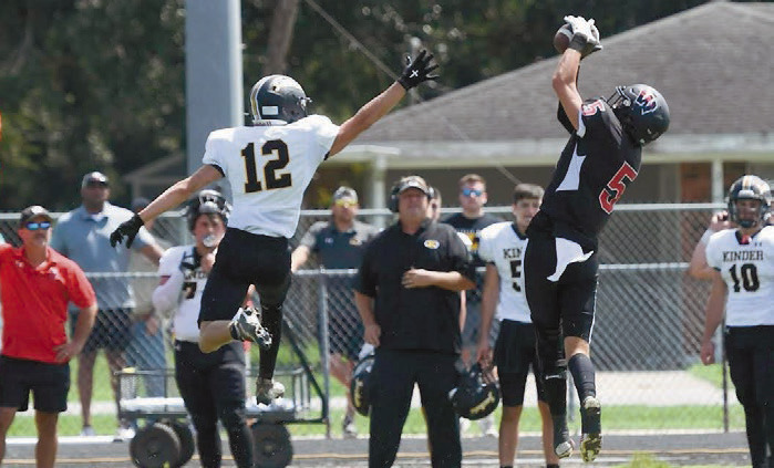 Yellow Jackets sting Greyhounds, 40-16