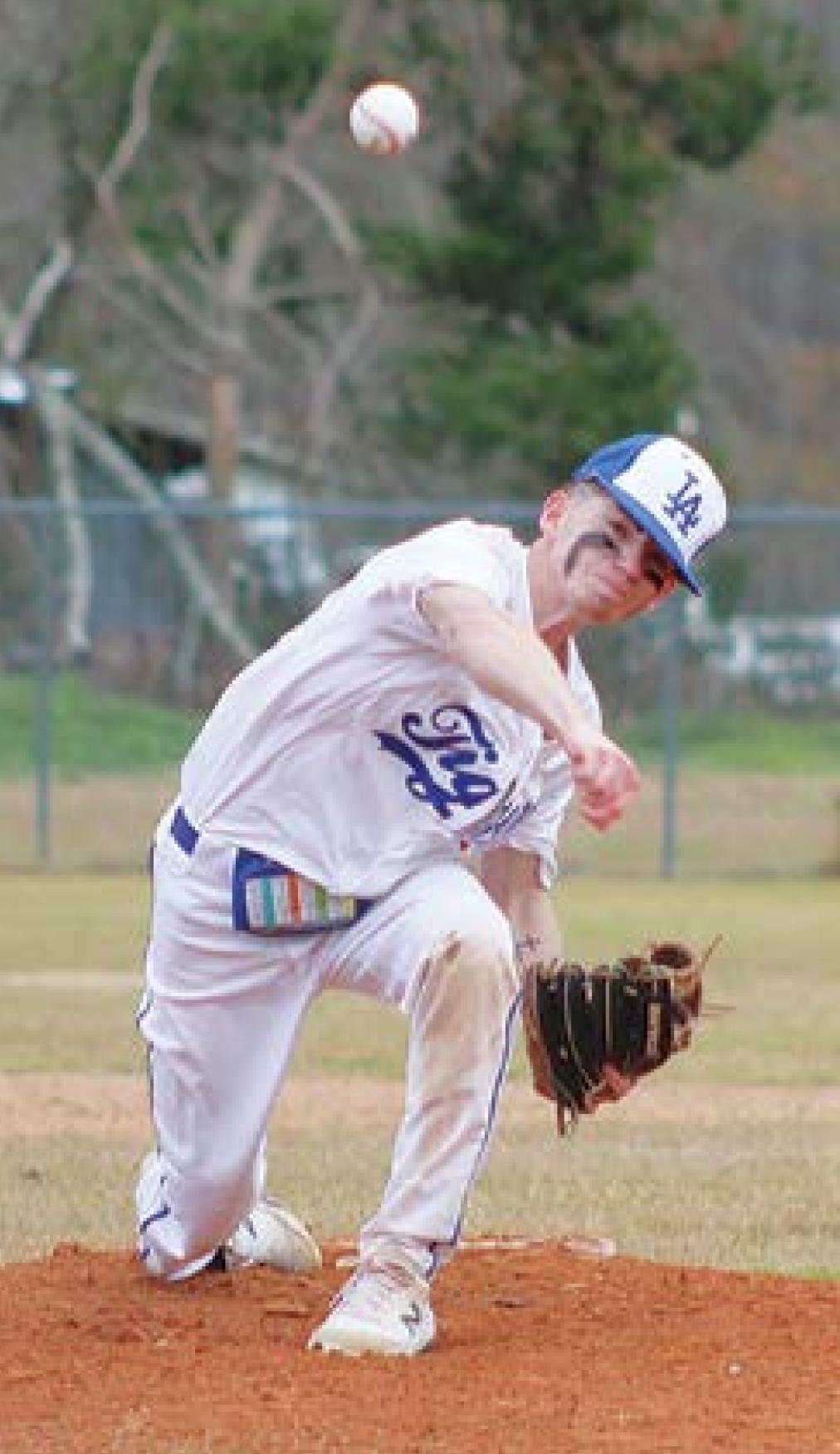 Tigers sweep two at Bell City Tourney