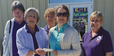 Volunteer organization donates to local 4-H