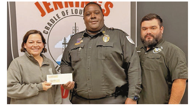 Heinen delivers seizure funds to Jennings Police
