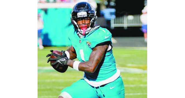 Etienne, Edwards sign with Saints