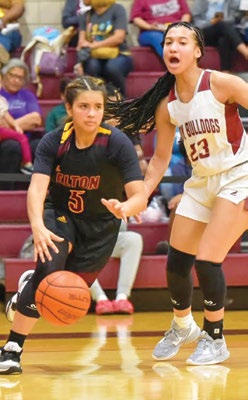 Lady Dogs fend off Elton, 39-33