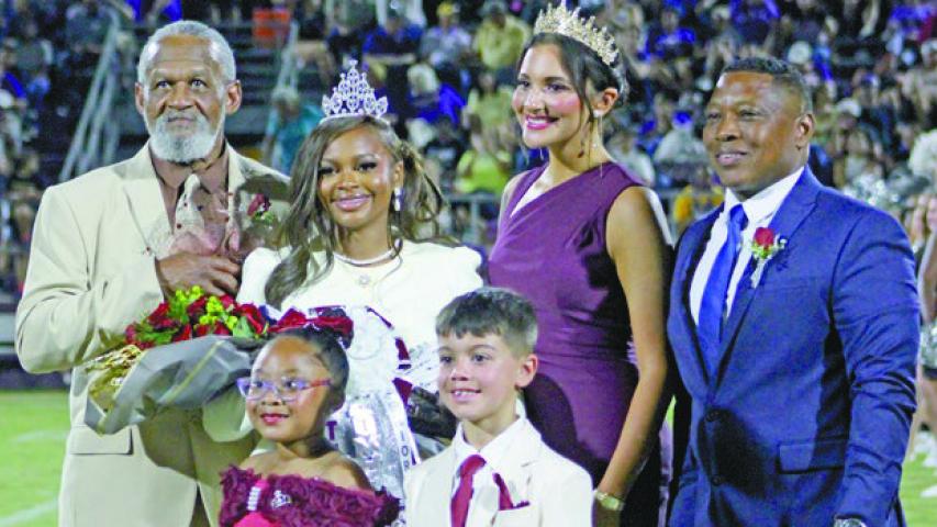 BULLDOG ROYALTY Jennings High School senior T’Niyha Withers was crowned the 2026 Bulldogs Homecoming Queen by previous royalty Adeline Oustalet Friday night. The celebration took place on the 50-yard line of Jerry Simmons Staduim when the Dogs took on the Iowa Yellow Jackets. Daily News photos by Wayne Bergeaux